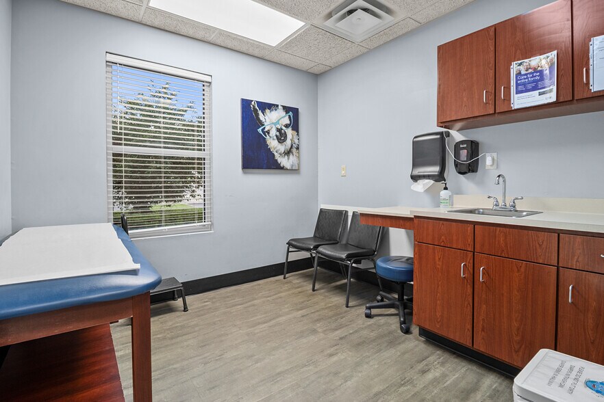 More Photos Of 803 Meyers Baker Rd, London Healthcare For Sale