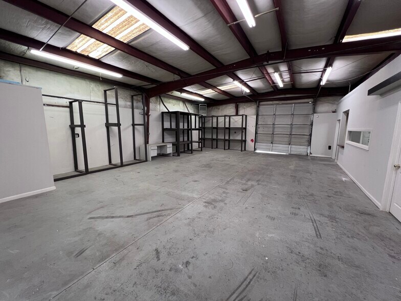 More Photos Of 3 Base St, West Columbia Flex For Lease