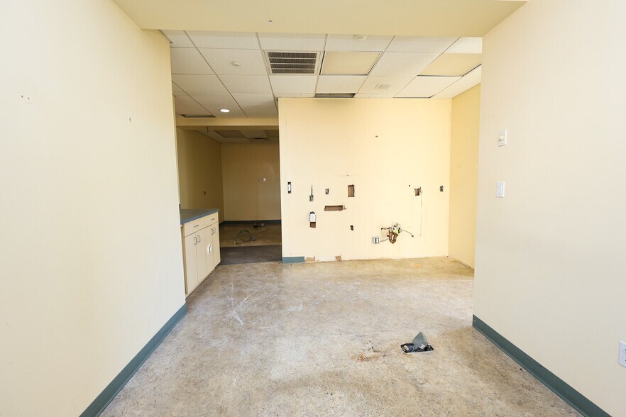More Photos Of 19-23 Park St, Stoughton Office For Lease
