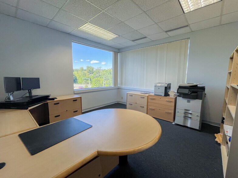 More Photos Of 4955 Steubenville Pike, Pittsburgh Office For Sale