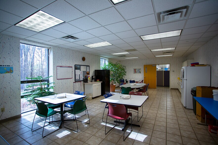 More Photos Of 11 Beaver Brook Rd, Littleton Light Manufacturing For Lease