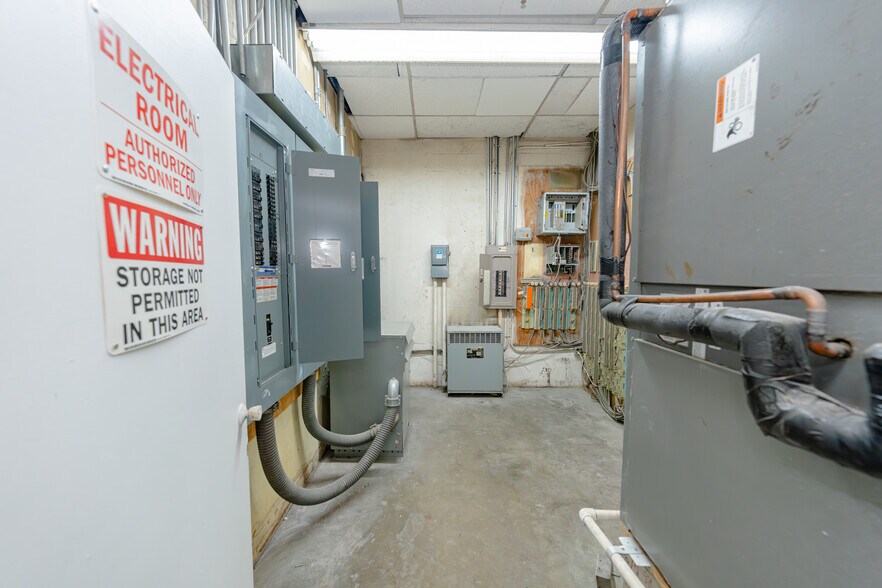 More Photos Of 4093 N 28th Way, Hollywood Warehouse For Lease