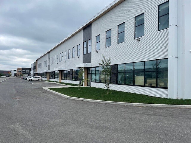 Primary Photo Of 3300 Av De La Gare, Mascouche Distribution For Lease