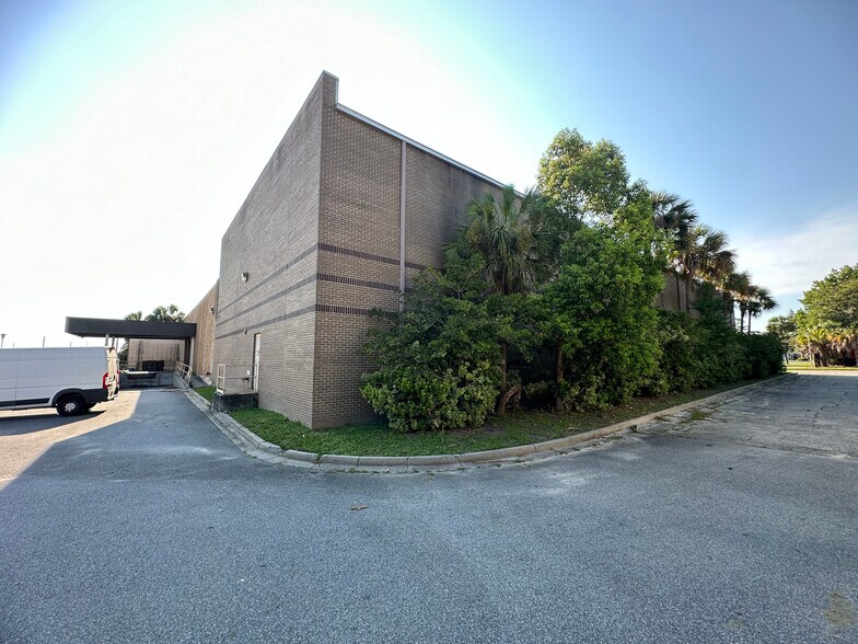 More Photos Of 311 W Central, Valdosta Manufacturing For Sale