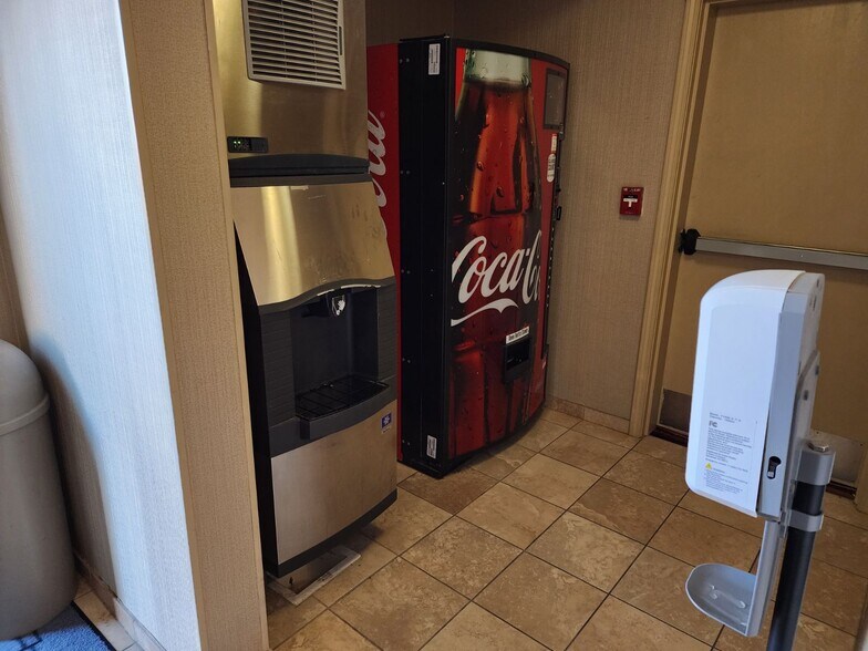 More Photos Of 102 McCormick Pky, Canon City Hotel For Sale