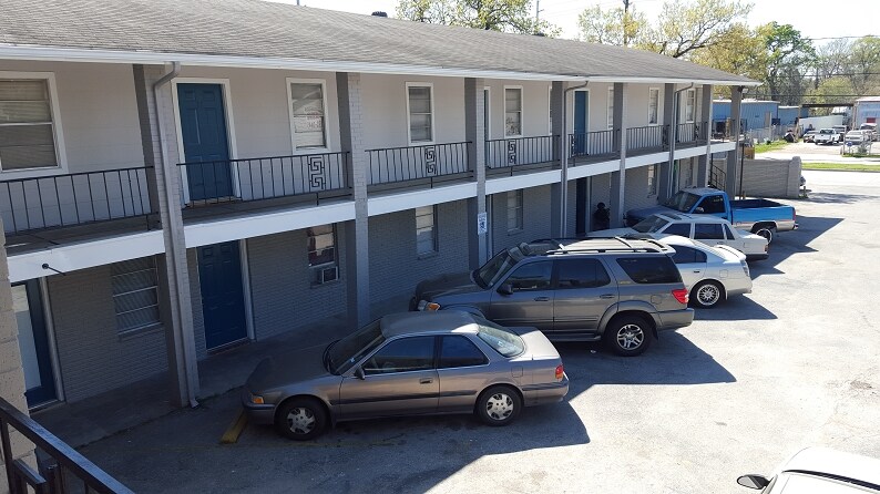 Primary Photo Of 9222 Lockwood Dr, Houston Apartments For Sale