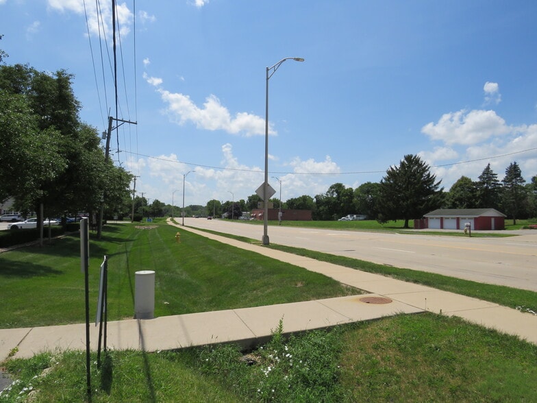 More Photos Of 24725 W Eames St, Channahon Veterinarian Kennel For Sale