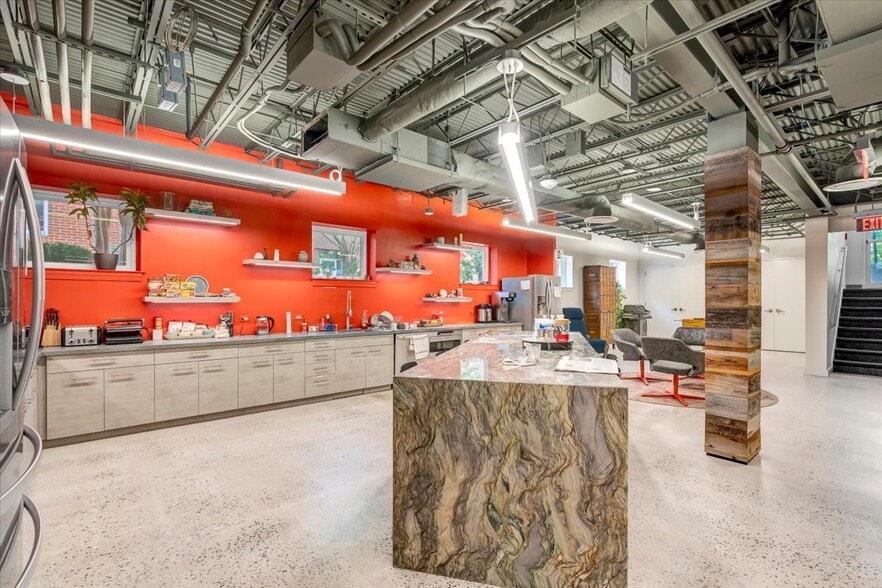 More Photos Of 4220 King St, Alexandria Office For Sale