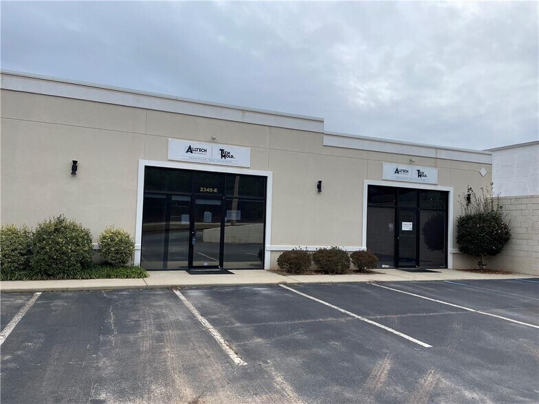 More Photos Of 2345 Sandifer Blvd, Westminster Showroom For Lease