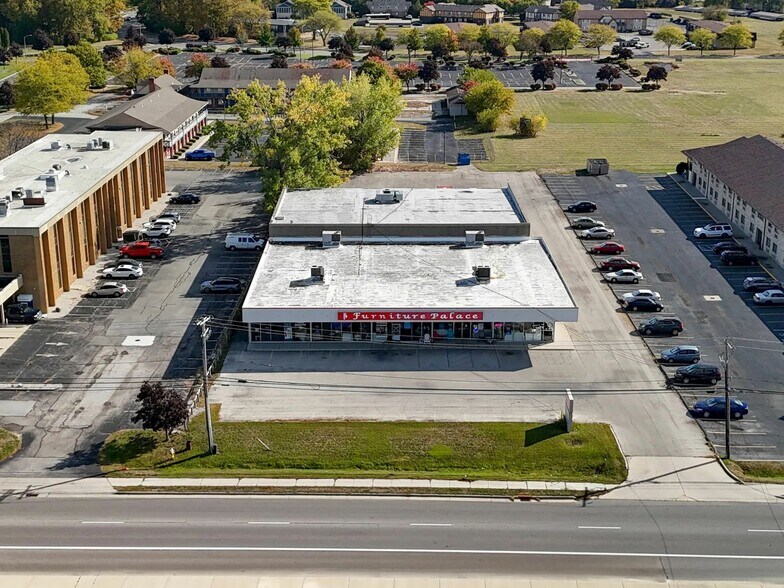 Primary Photo Of 1436 Reynolds Rd, Maumee Freestanding For Lease