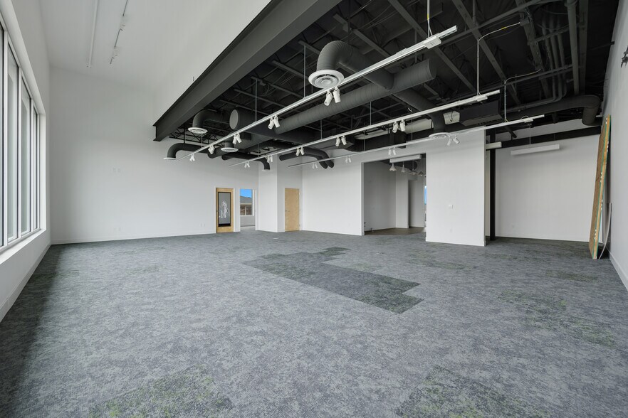 More Photos Of 9425 Sandifur Pky, Pasco Office For Sale