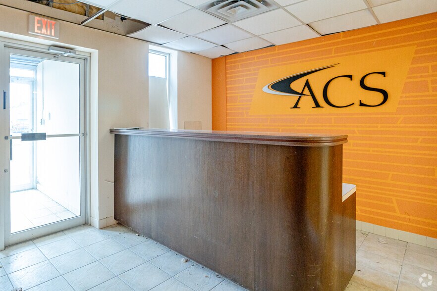 More Photos Of 201 W Decatur Ave, Pleasantville Flex For Sale