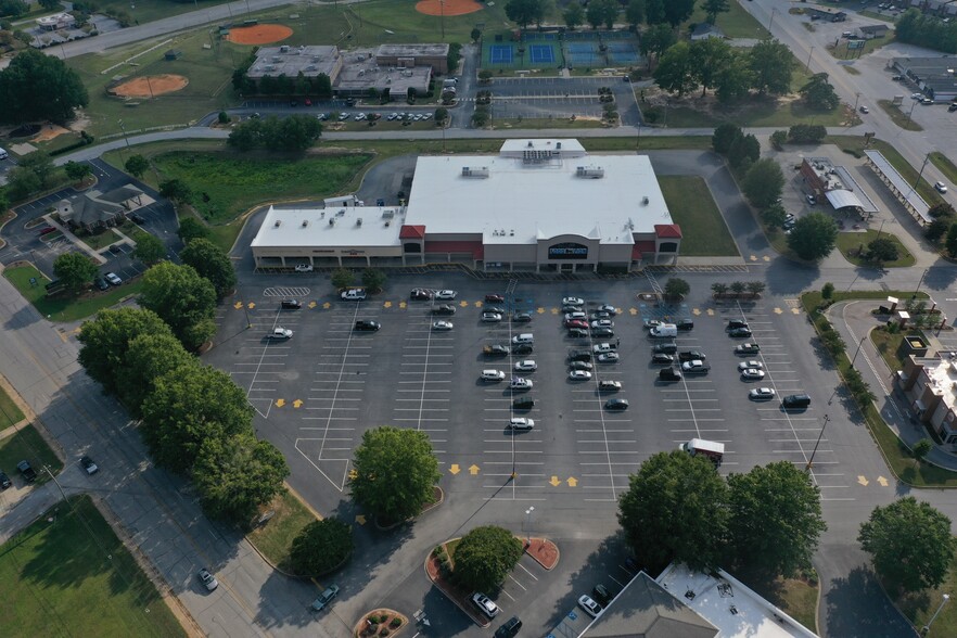 Primary Photo Of 927 S Broad St, Clinton Unknown For Lease