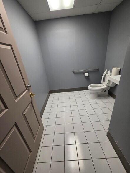 More Photos Of 21150 W Capitol Dr, Brookfield Loft Creative Space For Sale