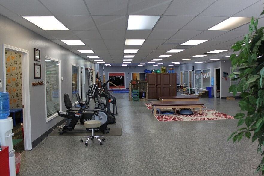 More Photos Of 224 E Main St, Burley Office For Sale