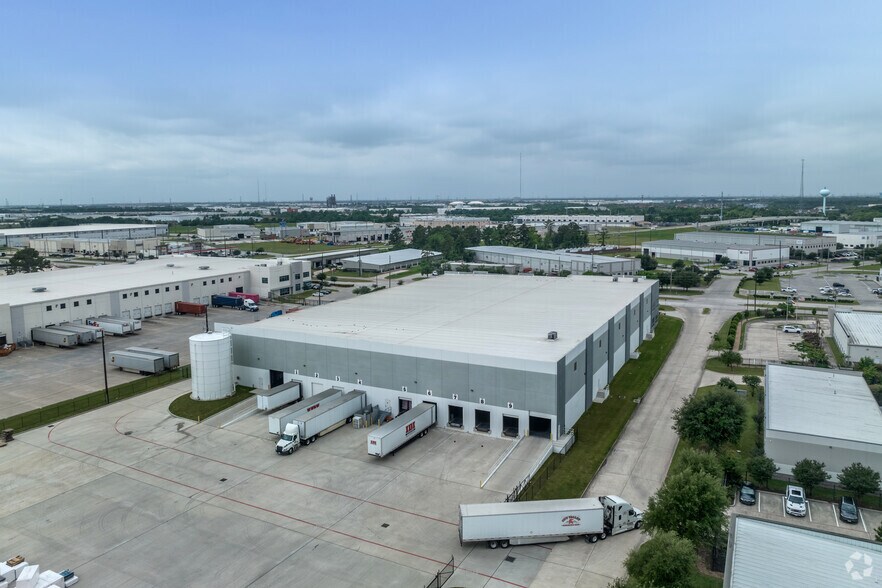 More Photos Of 12218 Cutten Rd, Houston Distribution For Lease