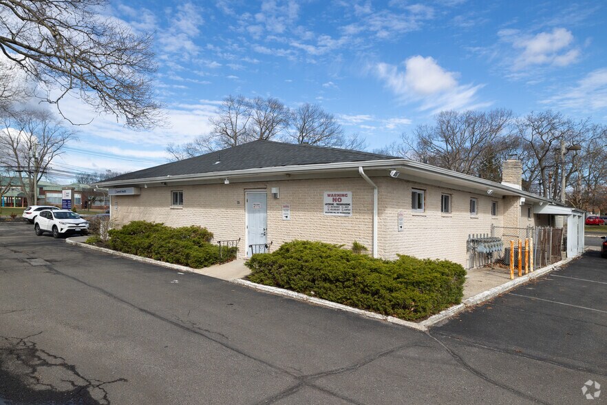 More Photos Of 243 Boyle Rd, Selden Office For Lease