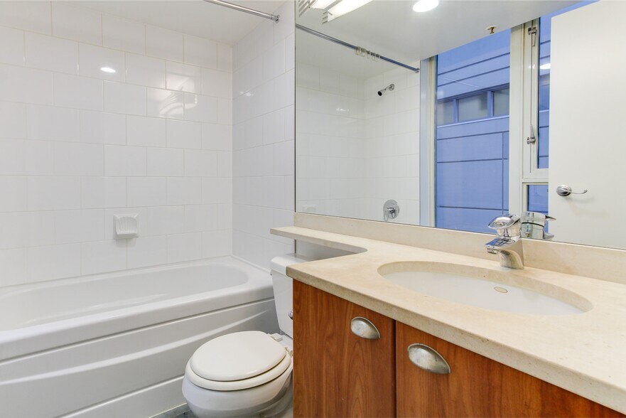 More Photos Of 1432 Hastings St W, Vancouver Office For Sale