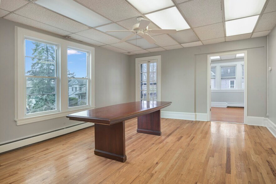 More Photos Of 295 Montgomery St, Bloomfield Office For Lease