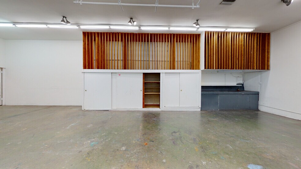 More Photos Of 13031 Montana Ave, Los Angeles Freestanding For Lease