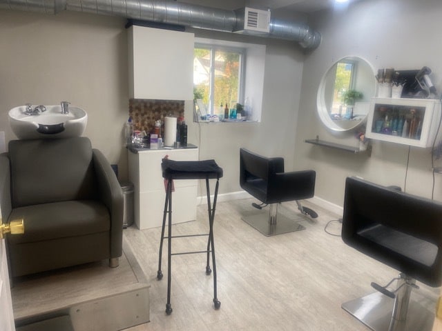 More Photos Of 17650 Possum Point Rd, Dumfries Light Distribution For Lease