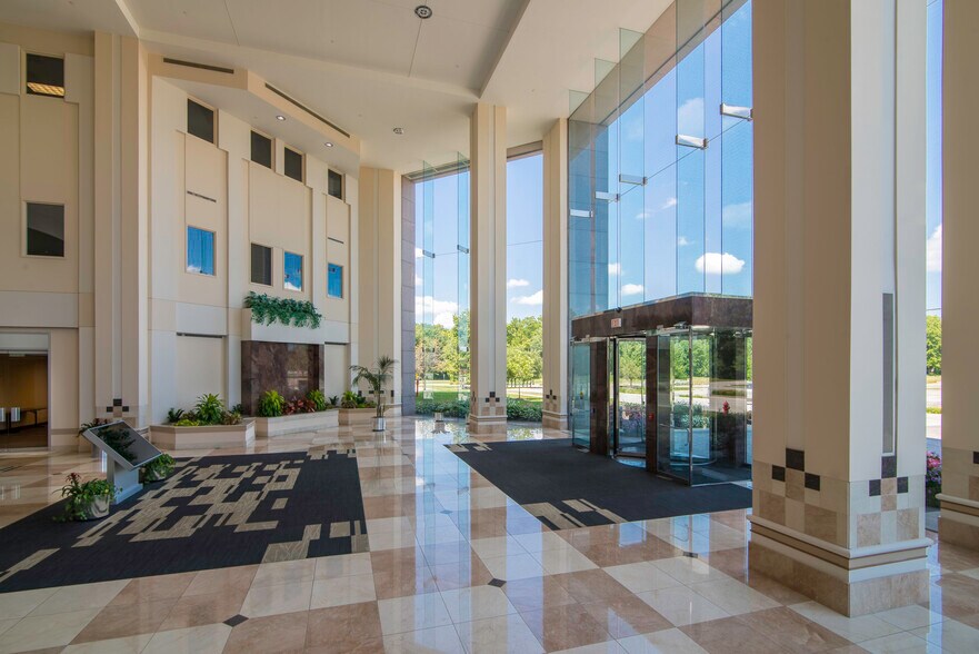 More Photos Of 10201 N Illinois St, Indianapolis Office For Lease