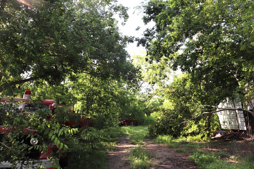 More Photos Of 427 Proctor Rd, Baytown Industrial For Sale