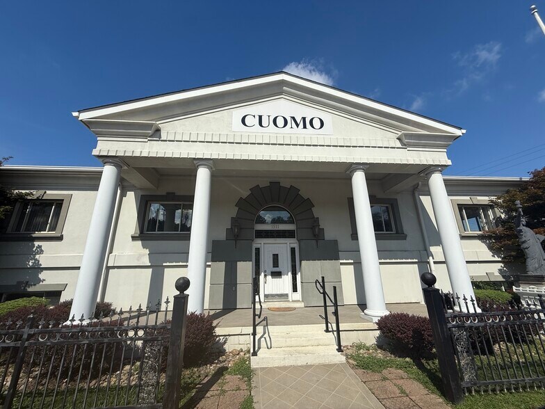 Primary Photo Of 1511 Commerce St, Wellsburg Office Residential For Lease