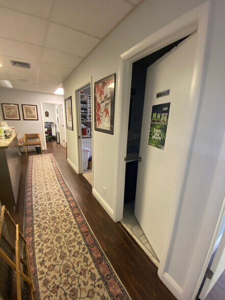 More Photos Of 21400-21414 W Dixie Hwy, Miami Medical For Lease