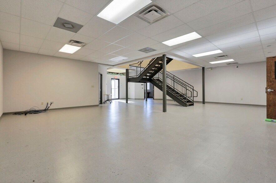 More Photos Of 6361 Nicholas Dr, Columbus Research And Development For Lease