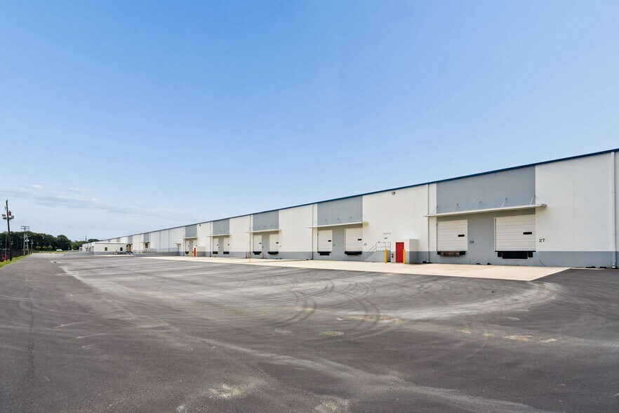 More Photos Of 5801 N Rhett Ave, Hanahan Warehouse For Lease