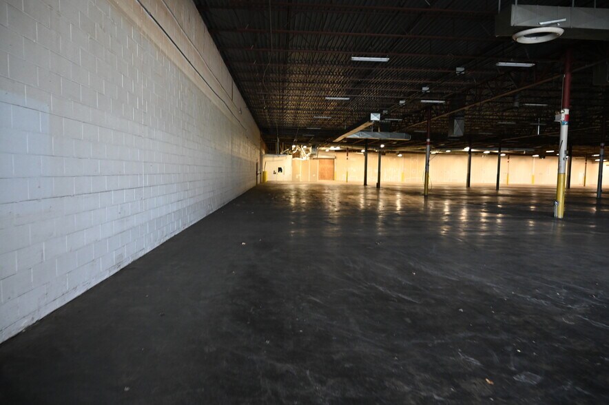 More Photos Of 2300 Claremont Ave, Ashland Freestanding For Lease