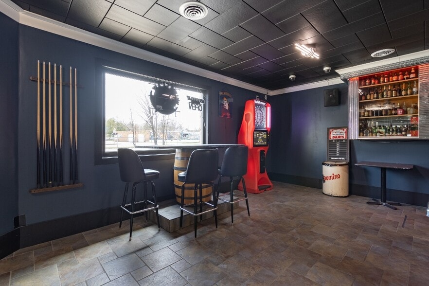More Photos Of 740 Washington St, Wausau Bar For Sale