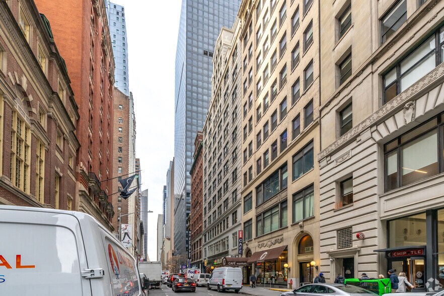 More Photos Of 45 W 45th St, New York Office For Lease