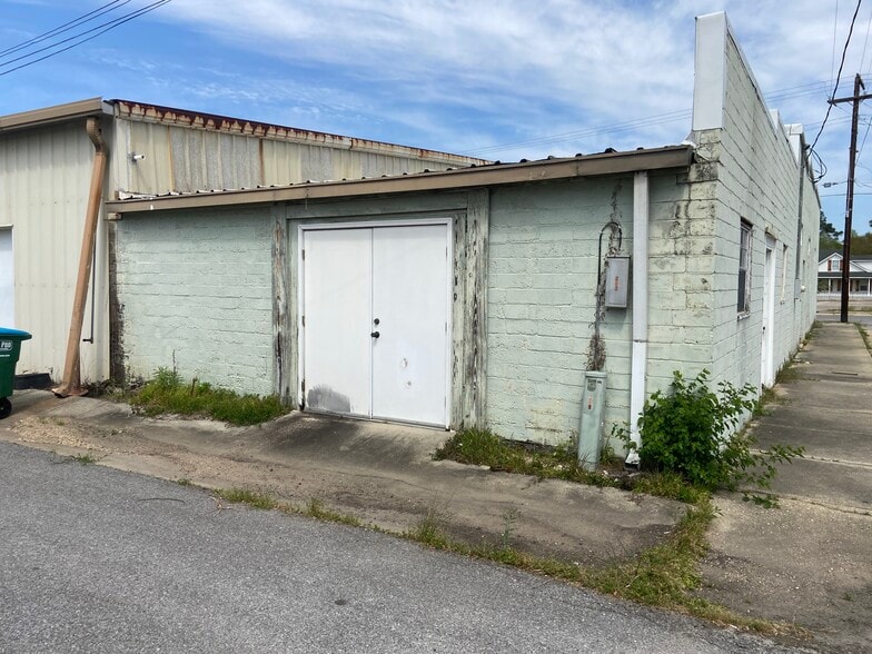 More Photos Of 303 Palafox st, Flomaton General Retail For Sale