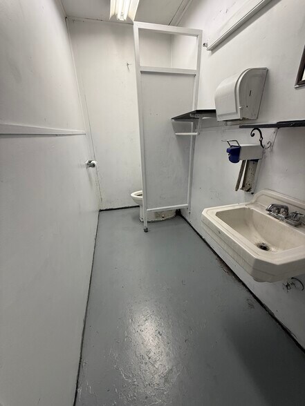 More Photos Of 12200 NE Fourth Plain Blvd, Vancouver Auto Repair For Sale