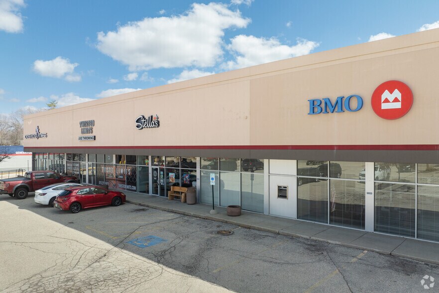 More Photos Of 1700-1792 N Richmond Rd, McHenry Storefront For Lease