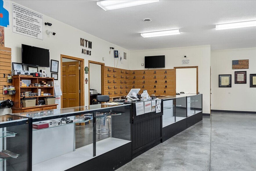 More Photos Of 1001 High Prairie Dr, Athens Freestanding For Sale