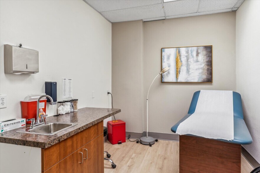 More Photos Of 4220 N 20th Ave, Phoenix Medical For Lease