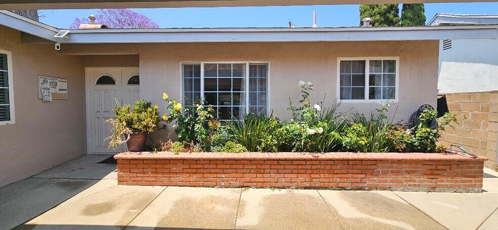 More Photos Of 17441 Hiawatha St, Granada Hills Assisted Living For Sale