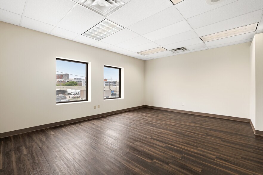 More Photos Of 724 N Illinois St, Indianapolis Office For Lease
