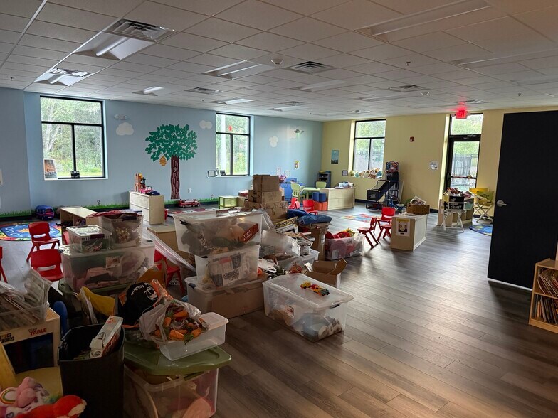 More Photos Of 3480 Royal Pines Dr, Orange Park General Retail For Lease