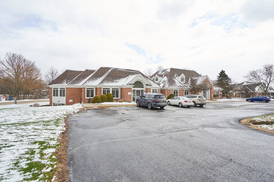 More Photos Of 799 White Pond Dr, Akron Office For Lease