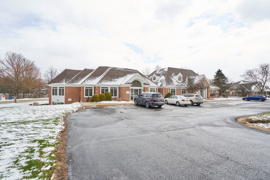 More Photos Of 799 White Pond Dr, Akron Office For Lease