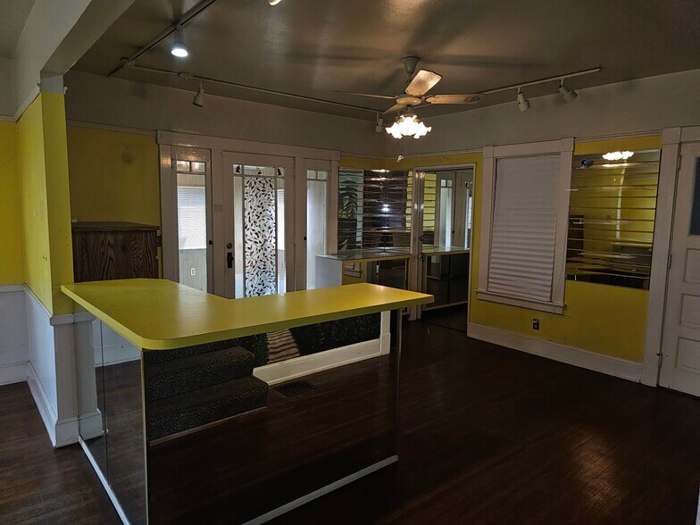 More Photos Of 6836 Palm Ave, Highland Office For Sale