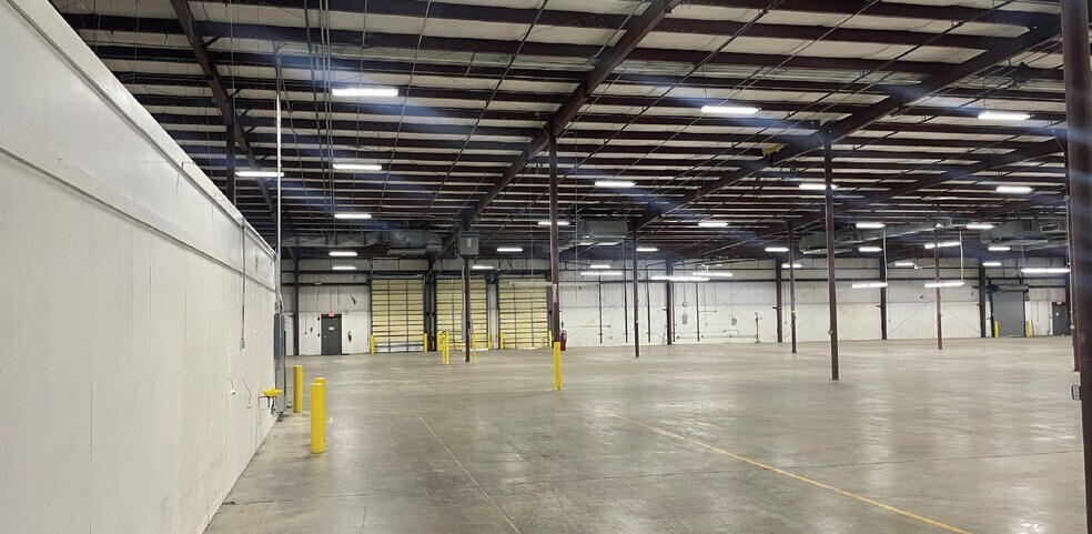 More Photos Of 8801 Corporate Square Ct, Jacksonville Warehouse For Lease