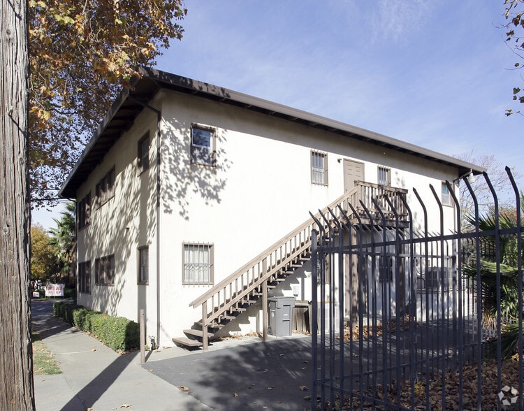 More Photos Of 902 Court St, Woodland Office For Sale