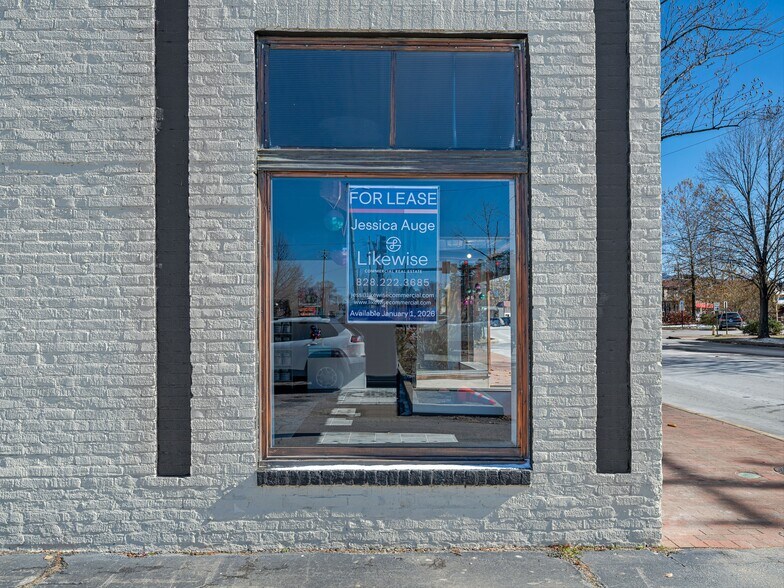 More Photos Of 14 Lodge St, Asheville Storefront Retail Office For Lease