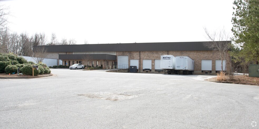 Primary Photo Of 140 Cecil Ct, Fayetteville Distribution For Lease