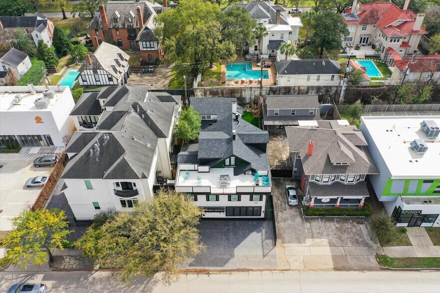 More Photos Of 235 Westheimer Rd, Houston Apartments For Sale